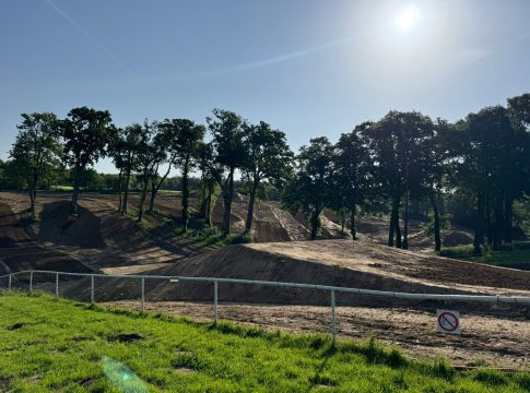 Projet de création et aménagement de terrain de moto-cross à Vue par ALZON TP