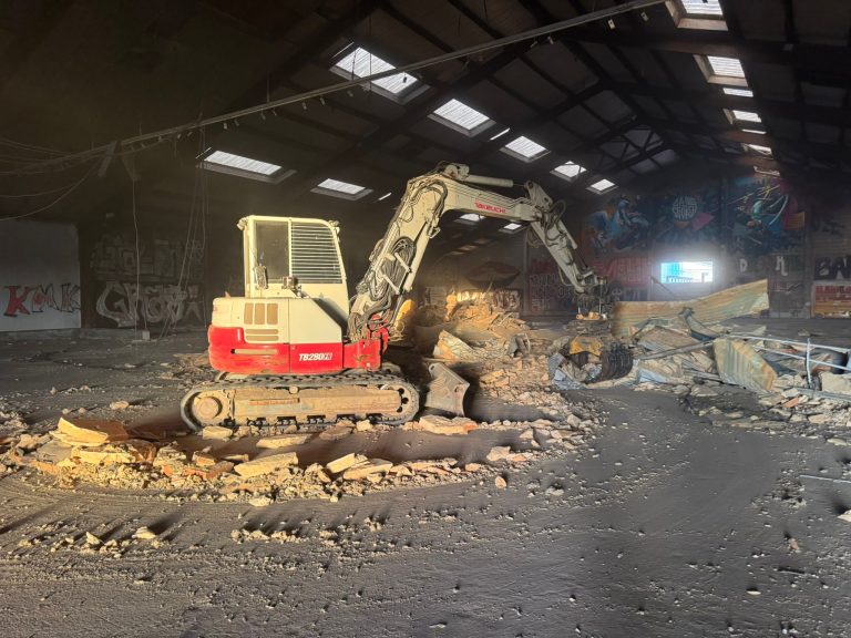 demolition-panneaux-sandwiches-batiment-nantes